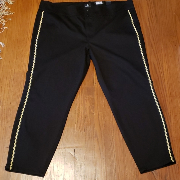 Love&Legend Slim Leg Pant - Picture 4 of 9